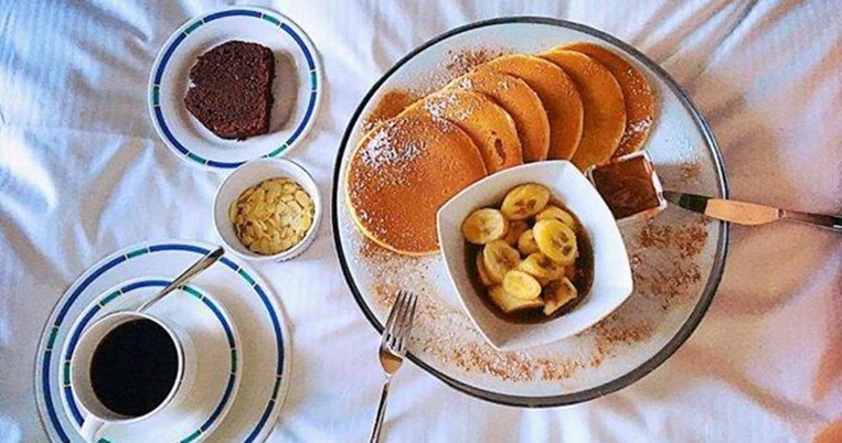 Ο Άγιος Βαλεντίνος γιορτάζεται στο Hilton με πρωινό στο κρεβάτι και σαμπάνια για τσιν-τσιν