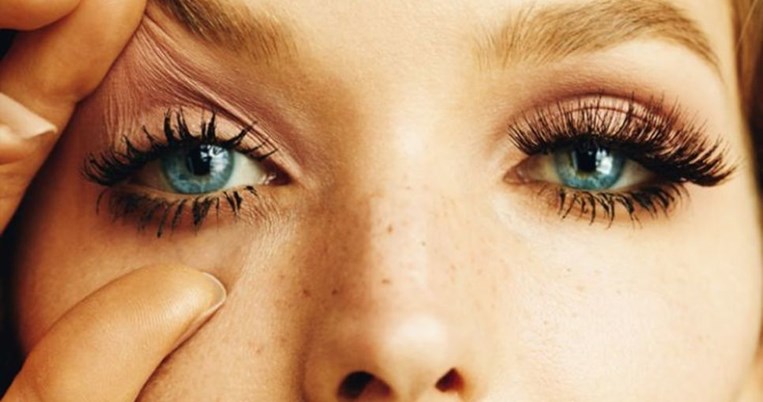 Κι όμως γίνεται! Φτιάξτε μόνες σας την πιο εύκολη, γρήγορη και οικονομική μάσκαρα από μπισκότα