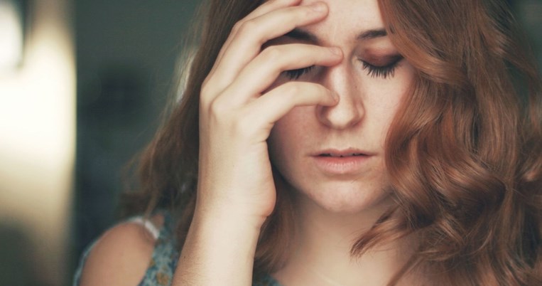 Ιγμορίτιδα: Πόσο διαρκεί, πώς να ανακουφιστείτε από τον τρομερό πονοκέφαλο 