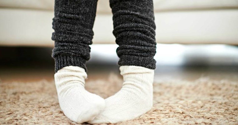 Κρύα πόδια και χέρια: 7 μυστικά για να ζεσταθείς από μέσα προς τα έξω