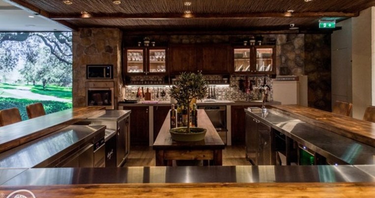 Εδώ θα φας το φαγητό με το καλύτερο ελαιόλαδο στην Ελλάδα. Το πρώτο Olive Oil Bar ήρθε στο Κολωνάκι