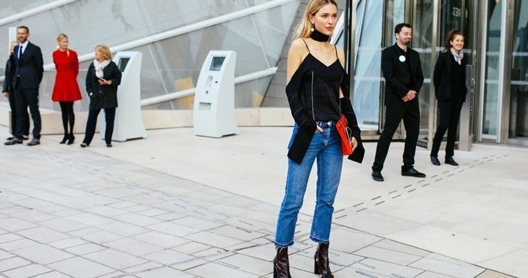 5 μπλουζάκια που θα αναβαθμίσουν το τζην σου αυτές τις γιορτές. Δες πώς θα τα φορέσεις