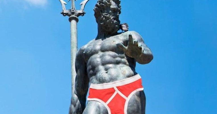 Ο Ζούκεμπερκ δεν τα σηκώνει αυτά: Το Facebook λογόκρινε ακόμα το γυμνό άγαλμα του Ποσειδώνα 