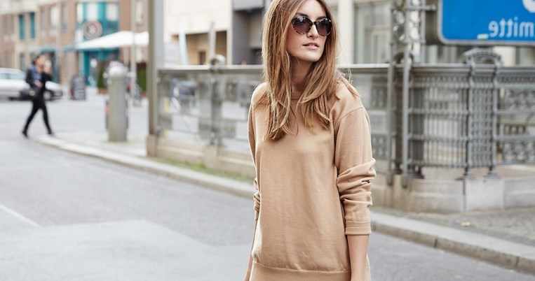 Αυτό είναι το μοναδικό πουλόβερ που θα σε κρατήσει ζεστή και απίστευτα στιλάτη στα κρύα