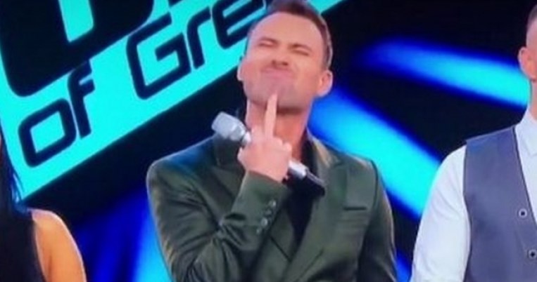 Η τολμηρή χειρονομία του Γιώργου Καπουτζίδη στον Πάνο Μουζουράκη 