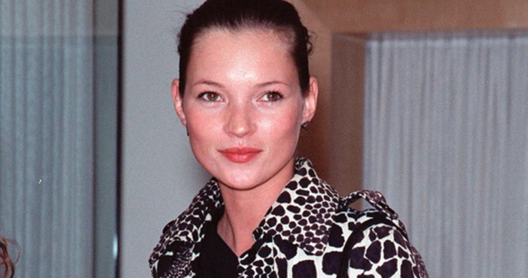 Γιατί η Kate Moss φοράει 15 χρόνια τα ίδια ρούχα; Έχουμε τις αποδείξεις