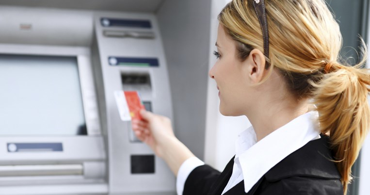 Τι αλλάζει στα ΑΤΜ στις συναλλαγές για καταθέσεις, στις κάρτες, τα δάνεια;