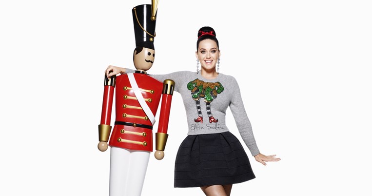 H Kate Perry πρωταγωνιστεί στη νέα χριστουγεννιάτικη καμπάνια Η&M Holiday.