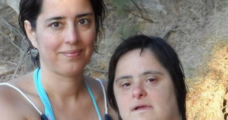 Μαρία Δεναξά: Χυδαία επίθεση από χρυσαυγίτη στη δημοσιογράφο και την αδερφή της