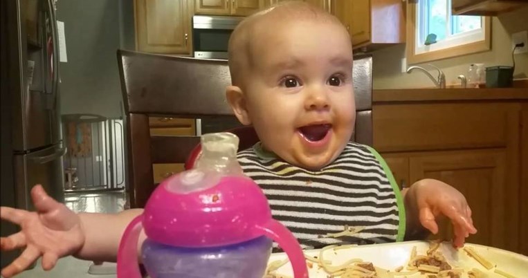 Το "σατανικό γέλιο" ενός μωρού κάνει το γύρο του διαδικτύου. Το βίντεο που όλοι βλέπουν σε επανάληψη