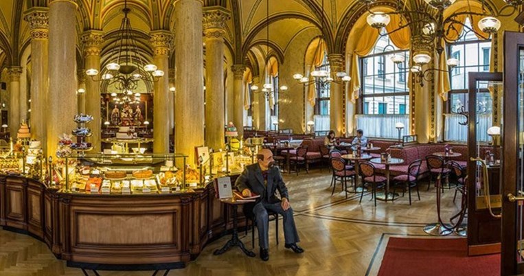 Από το μεγαλειώδες Cafe Central της Βιέννης έχει περάσει όλη η ευρωπαϊκή διανόηση του 20ου αιώνα