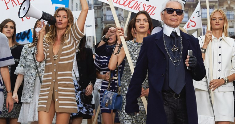 Ο Karl Lagerfeld είναι πιο αναγνωρίσιμος και από τον Μίκυ Μάους
