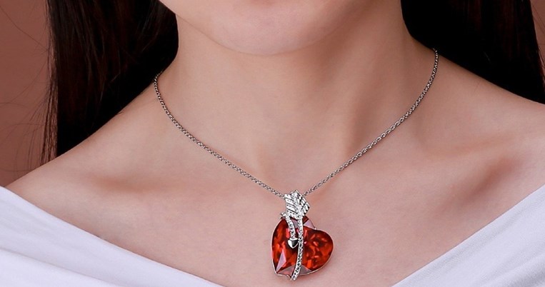 Ανήμερα του Αγίου Βαλεντίνου: Στα κοσμηματοπωλεία ξεχωρίζουν οι παράνομοι έρωτες από τους κανονικούς