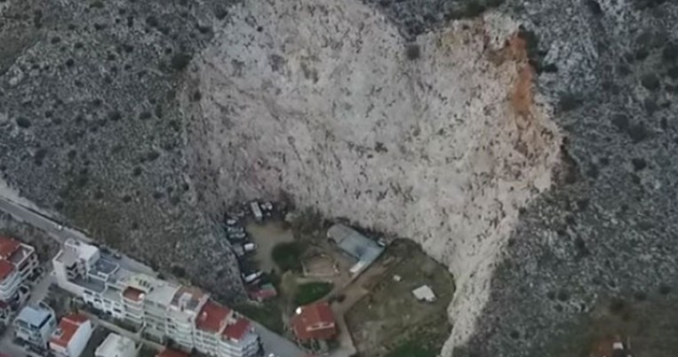 Η μεγαλύτερη «καρδιά» του πλανήτη βρίσκεται στην Αθήνα 