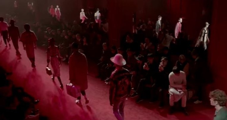 Ποιος σχεδιαστής έφερε τα πάνω κάτω στην ανδρική Εβδομάδα Μόδας στο Μιλάνο; 