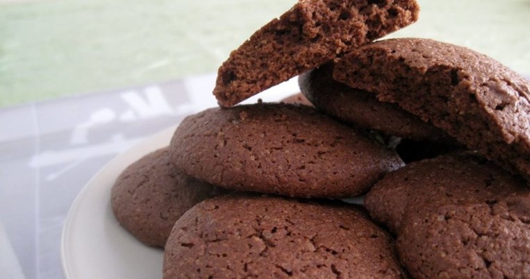 Τα συγκλονιστικά νηστίσιμα μπισκότα σοκολάτας φτιάχνονται εύκολα και θα σε ξετρελάνουν