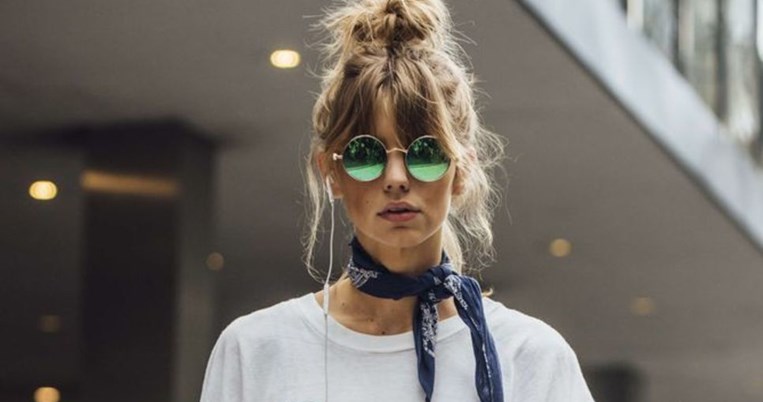 Αυτές οι δύο κινήσεις θα κάνουν τα μαλλιά σου να μυρίζουν υπέροχα όλη τη μέρα