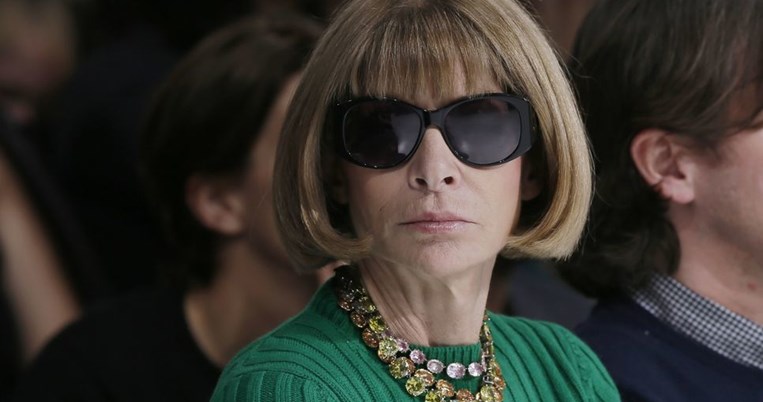 Η Anna Wintour καμιά φορά χαμογελάει. Δες τη σιδηρά κυρία της μόδας χωρίς γυαλιά και χαμογελαστή