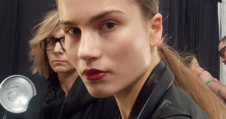 To πιο συχνό λάθος που κάνεις με την κρέμα ματιών είναι αυτό. Μην το επαναλάβεις