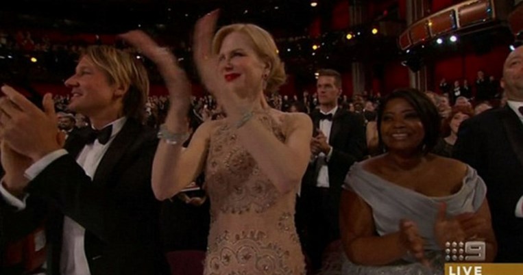 Το αλλόκοτο χειροκρότημα της Νικόλ Κίντμαν στα Όσκαρ προκάλεσε γέλιο στα σόσιαλ 