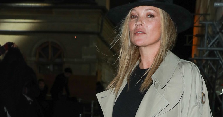 Η Kate Moss μόλις επιβεβαίωσε την απόλυτη κυριαρχία ενός κλασικού ρούχου