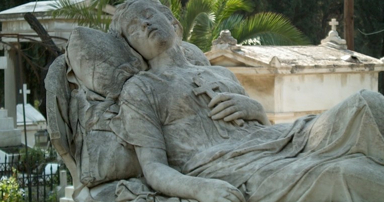 Η όμορφη, νεαρή, ερωτεύσιμη Σοφία Αφεντάκη: Ποια ήταν η αληθινή Ωραία Κοιμωμένη του Χαλεπά; 
