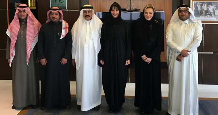 Γιατί η Έλενα Κουντουρά φόρεσε μαντήλα στη Σαουδική Αραβία. Εξηγεί η ίδια