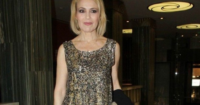 Δείτε την δίδυμη αδελφή της Κωνσταντίνας Μιχαήλ. Μαζί στο θέατρο