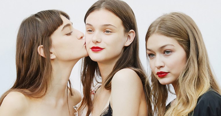 Τάσεις: Αυτά τα μαλλιά θα μας πάρουν τα μυαλά την άνοιξη και το καλοκαίρι του 2017