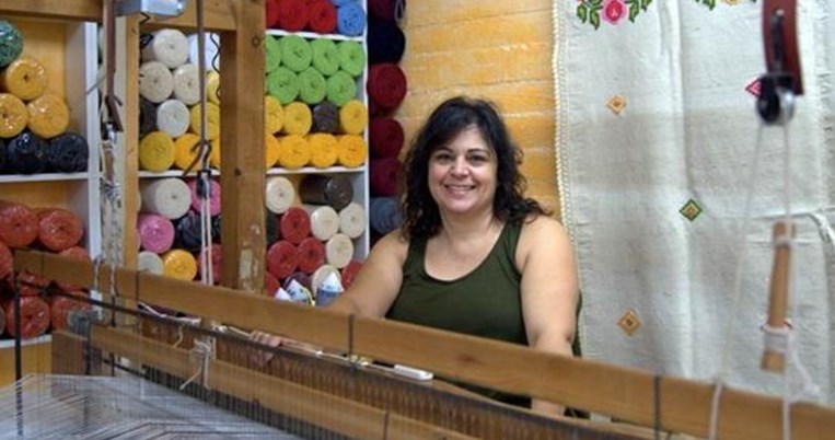 H Αγγελική φτιάχνει μοντέρνες κουρελούδες και τις ταξιδεύει σε όλο τον πλανήτη