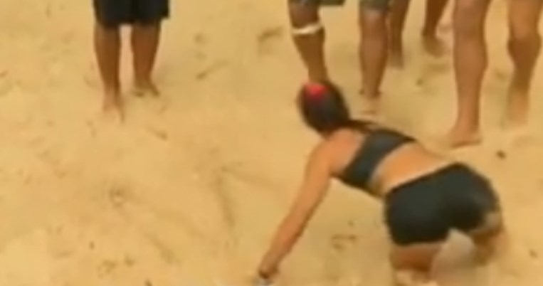 Το είδαμε αλλά δεν καταλάβαμε. Τι έγραψε η Βαλαβάνη στην άμμο; Σε ποιον έκανε την αφιέρωση;