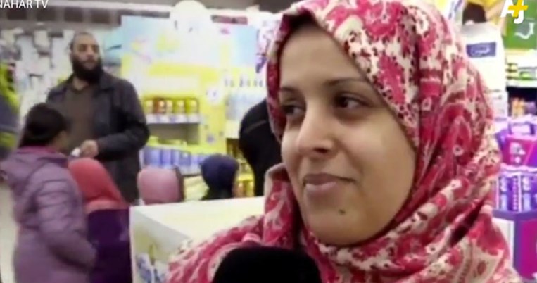 «Όποιος δεν δέρνει δεν είναι αρκετά άνδρας». Αλγερινή προκαλεί αντιδράσεις. Δείτε το βίντεο 