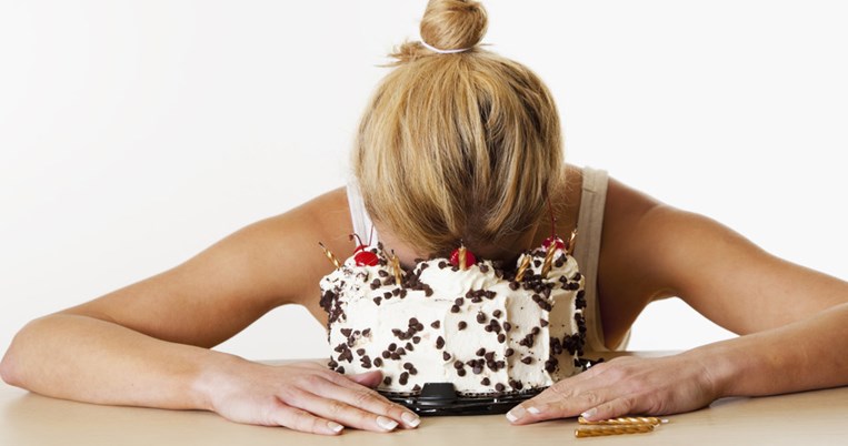8 ανησυχητικά σημάδια ότι τρως περισσότερη ζάχαρη από αυτή που χρειάζεσαι