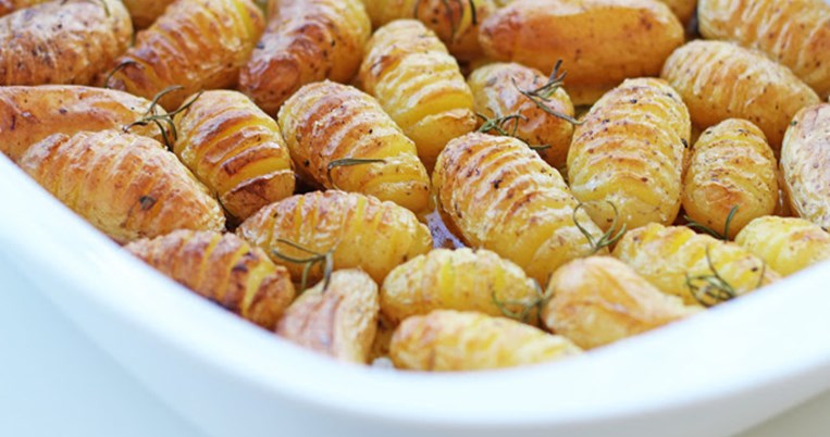 Πατάτες baby ραβδωτές με λεμόνι και δεντρολίβανο στο φούρνο. Κανείς δε μπορεί να φάει μόνο μία 