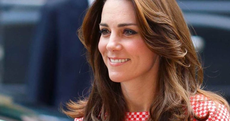 H Κέιτ Μίντλετον μόλις φόρεσε σε επίσημη εμφάνιση ένα εντυπωσιακό ζευγάρι σκουλαρίκια των 92 ευρώ 