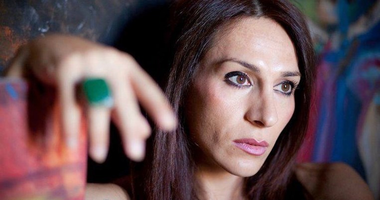 Μίνα Ορφανού: «Είμαι τρανς, γιατί να το παίξω γυναίκα;»