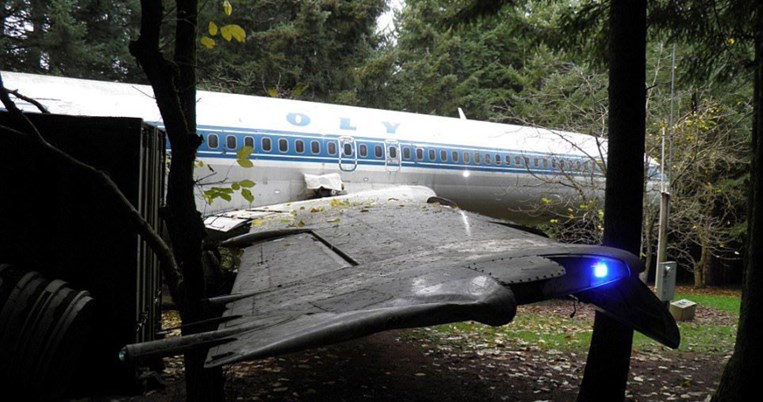 Γιατί αυτό το αεροπλάνο της Ολυμπιακής βρίσκεται σε ένα δάσος στο Όρεγκον των ΗΠΑ;
