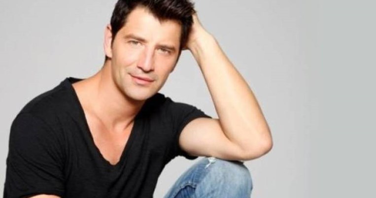 Aυτό κι αν είναι έκπληξη. Ο Σάκης Ρουβάς μπαίνει στο Survivor