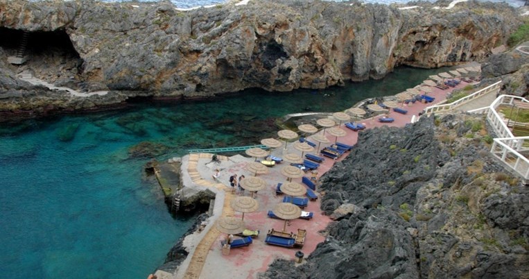 Που βρίσκεται ο Κάραβος, το κρυμμένο, πειρατικό φιόρδ της Ελλάδας;