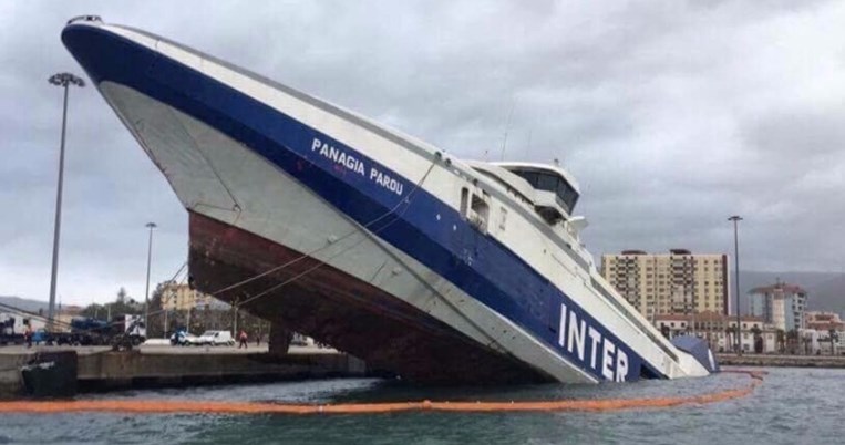 Βυθίστηκε το ferry «Παναγία της Πάρου» ένα χρόνο μετά την «Παναγία της Τήνου»