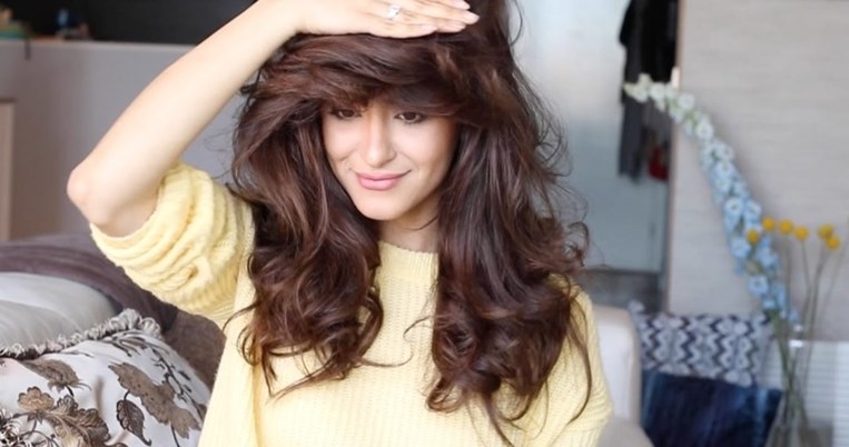 Πώς να δώσεις όγκο στα μαλλιά μέσα σε λίγα λεπτά. Σαν να σε έχει φυσήξει ένα γλυκό αεράκι 