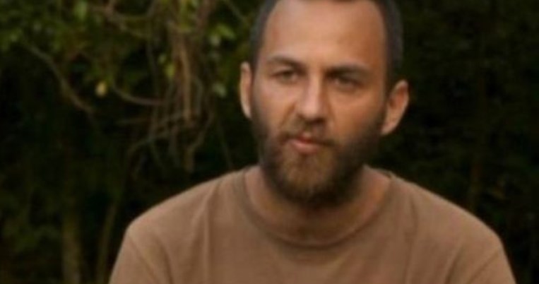 Γιατί ο μισθοφόρος έκλεισε το μάτι στους Διάσημους; Τι έχουν συνεννοηθεί; 