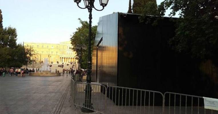 Tι είναι το μυστηριώδες μαύρο κουτί στην Πλατεία Συντάγματος; 