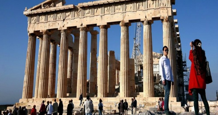Τι μισούν και τι αγαπούν οι τουρίστες στους Έλληνες;