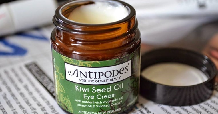 Η κρέμα ματιών Antipodes Kiwi Seed Oil διεγείρει το κολλαγόνο έως 82%