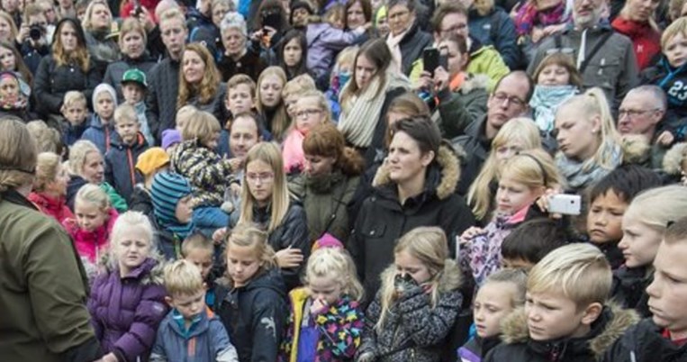 Ο λόγος που οι Δανοί προτρέπουν τα παιδιά τους να παρακολουθούν ένα σοκαριστικό θέαμα