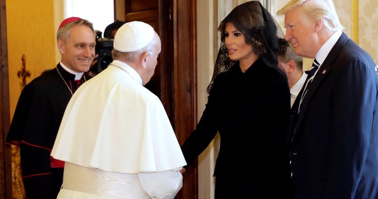 Η μεγάλη γκάφα της Μελάνια Τραμπ στο Βατικανό. Τι είπε στον Πάπα Φραγκίσκο;