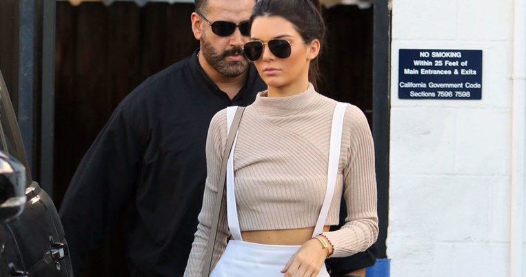 Το παπούτσι που φόρεσαν όλες οι celebrities στις Κάννες είναι ήδη το παπούτσι του καλοκαιριού