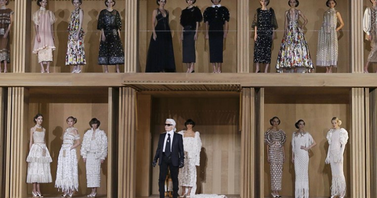 O ιδιοφυής Λάγκερφελντ και η πασαρέλα των διασημότερων μοντέλων στον κόσμο