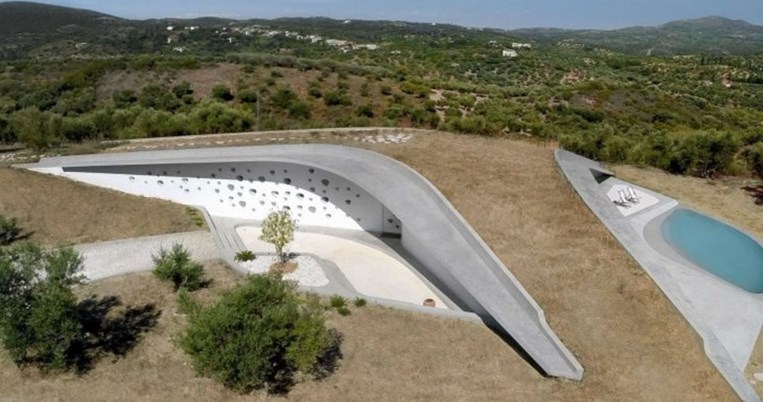 Μέσα στο πιο ντιζαϊνάτο εξοχικό στην Ελλάδα που βρίσκεται στην Πελοπόννησο